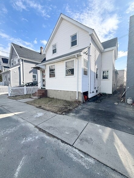 Building Photo - 3 Hadley Ct