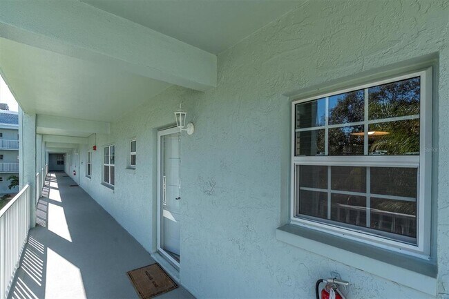 Building Photo - 701 Poinsettia Rd