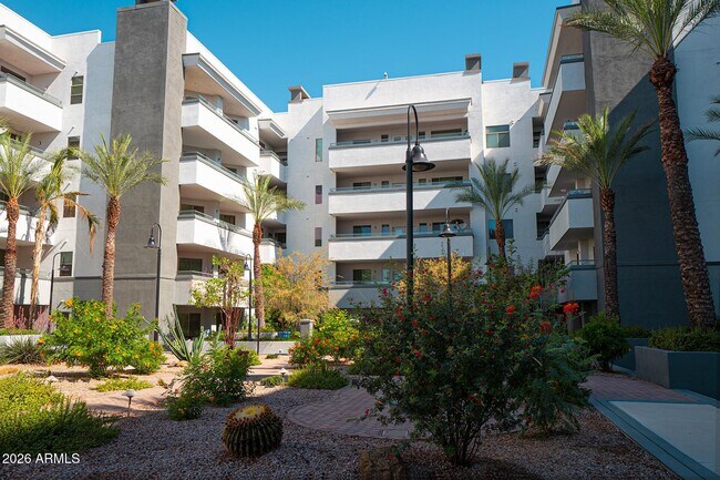 Building Photo - 945 E Playa Del Norte Dr