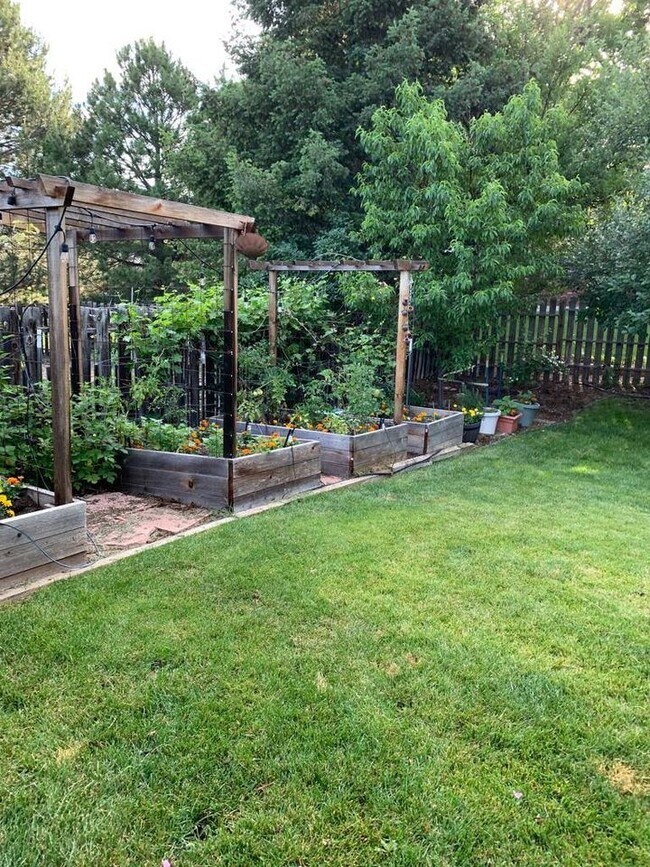 Building Photo - 7480 Mount Meeker Rd