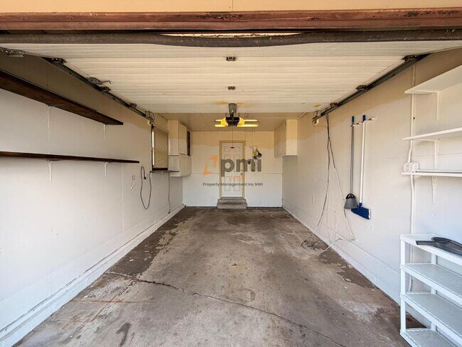 Building Photo - 9537 Arthur St