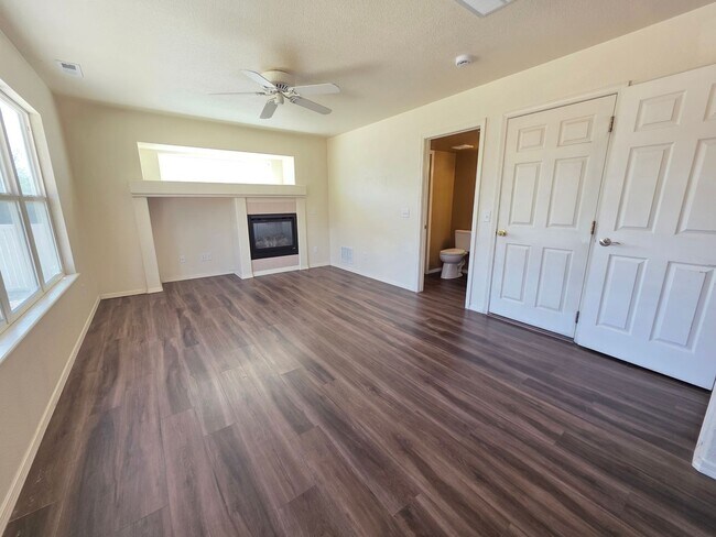 Building Photo - Gorgeous 4 Bed 4 bath Home In Wagon Trails!!