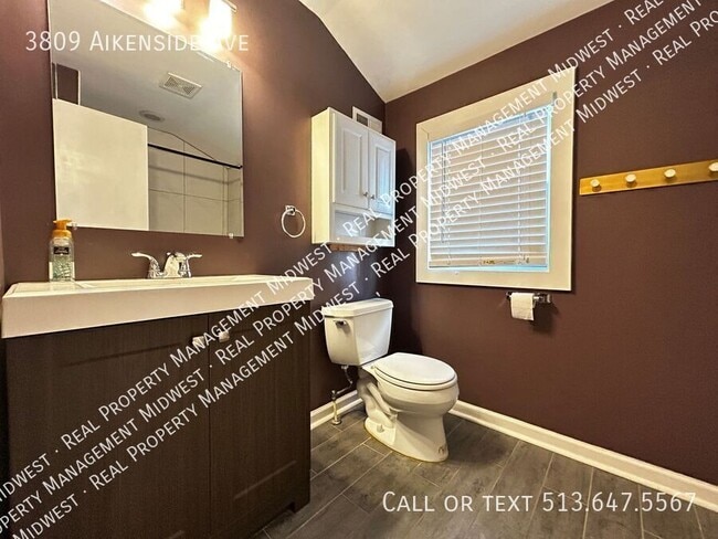 Building Photo - 3809 Aikenside Ave