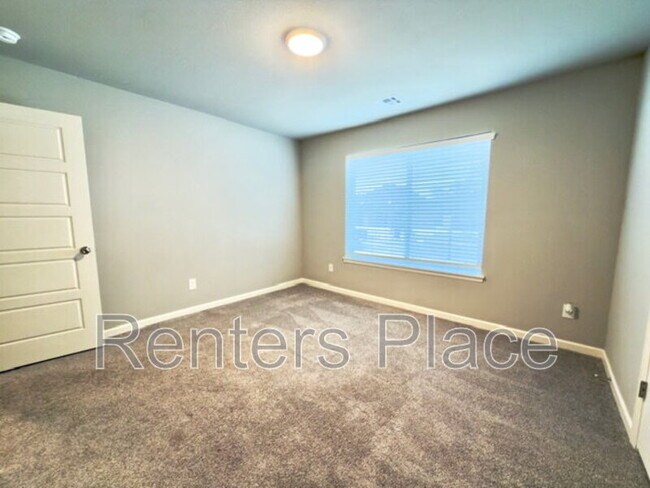 Building Photo - 13936 S Ironwood Pl