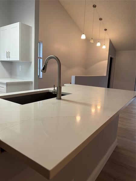 Building Photo - 606 Gardens Dr