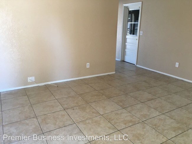 Building Photo - 3 br, 1 bath House - 2048 W Butler Drive