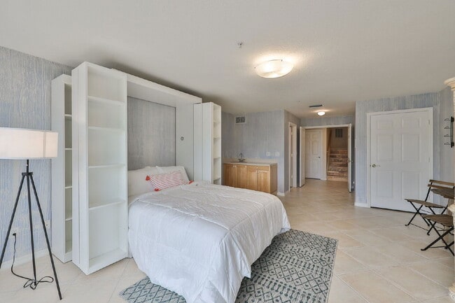 Building Photo - 1593 Pinellas Bayway S