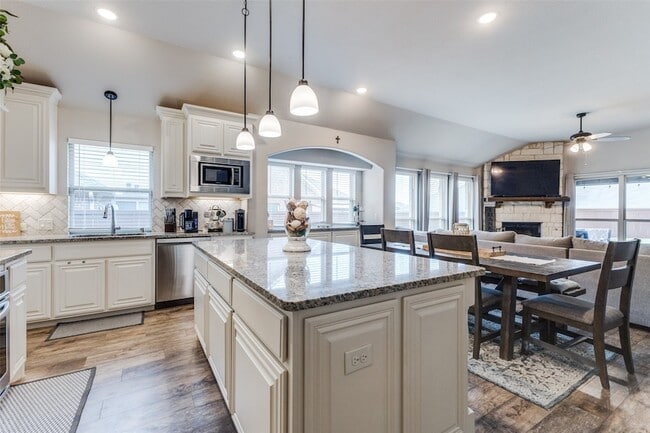 Building Photo - 3805 Orleans Way