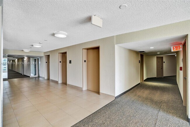 Building Photo - 100 Bayview Dr
