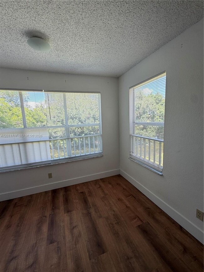 Building Photo - 643 Vista Isles Dr