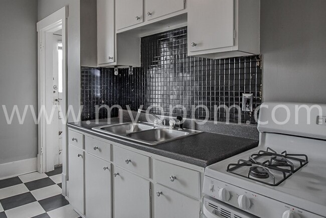 Building Photo - Beautiful 3 Bedroom Apartment | Downtown Benson