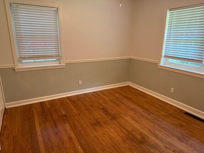 Building Photo - Intown House