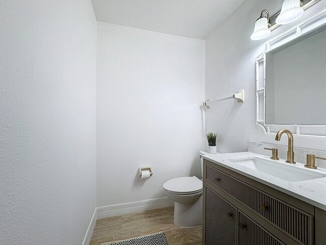 Building Photo - 2577 S Park Ave