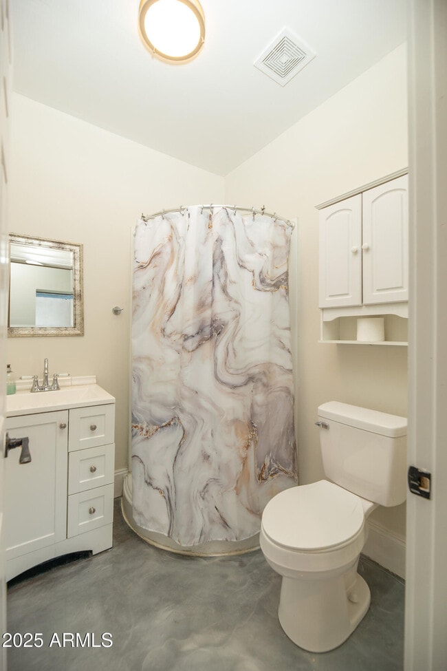 Building Photo - 69 W Lynwood St