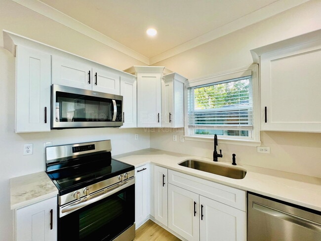 Building Photo - 1904 S Holly St