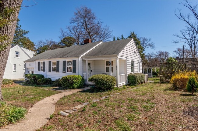 Building Photo - 911 Sabot St
