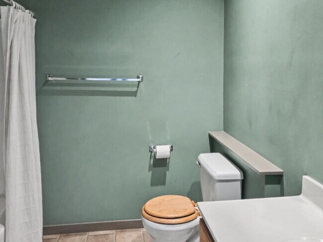 Building Photo - 6156-6158 Fairgrove St