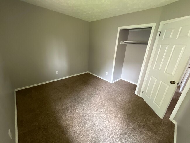Building Photo - 615 Moss Oak Ave