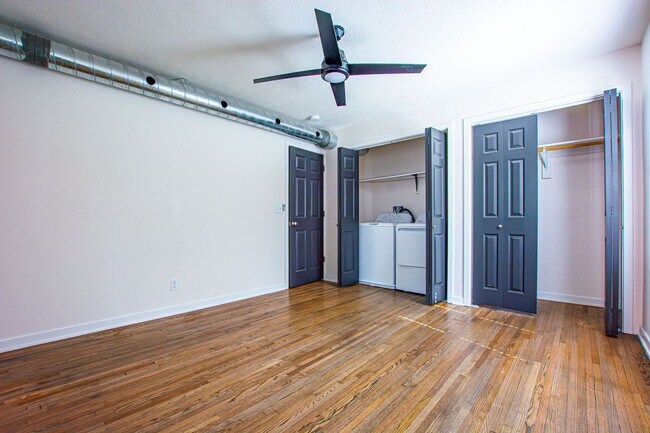 Building Photo - 116-118 N 32nd Avenue