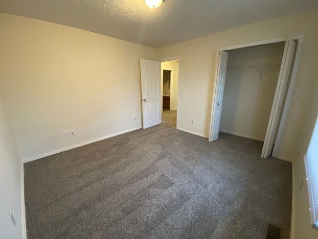 Building Photo - 3 Bedroom House Near the Clear Creek Trail