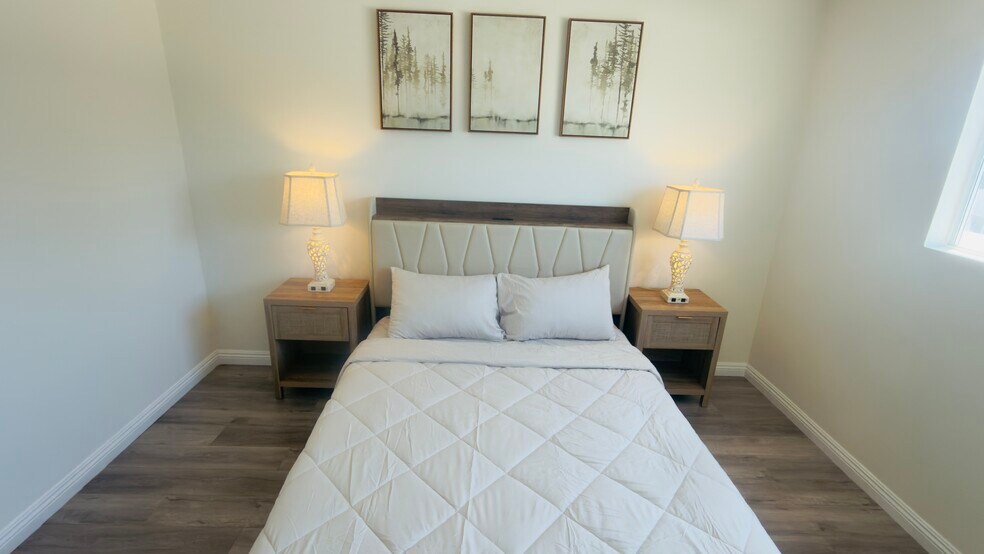 Building Photo - 18550 Hatteras St