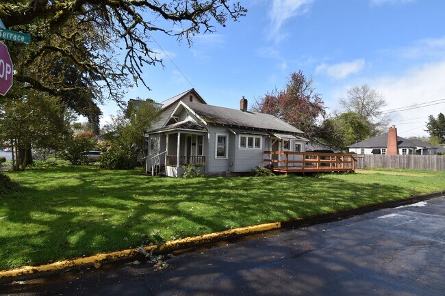 Building Photo - Cozy 2-Bedroom Home Near West Albany High School!