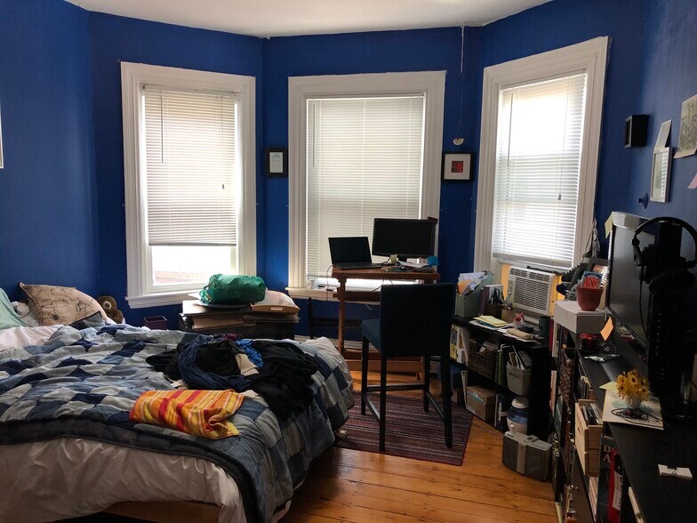 Building Photo - 270 Broadway