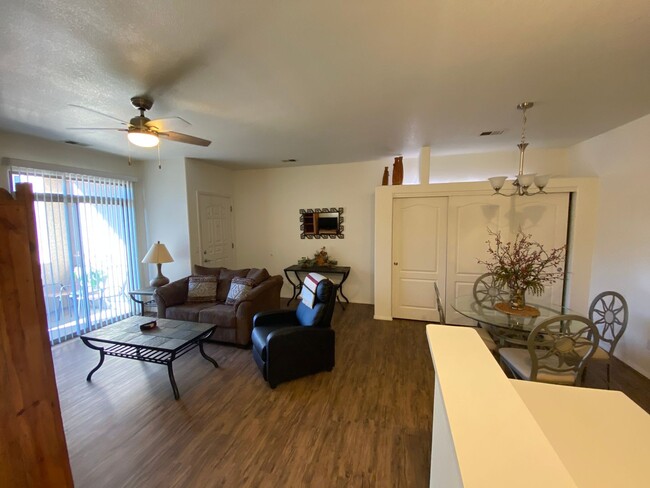 Building Photo - Cute and Charming furnished Condo with att...