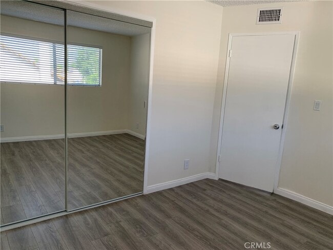 Building Photo - 656 Lemar Park Dr