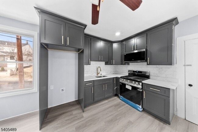 Building Photo - 437 Morrissee Ave