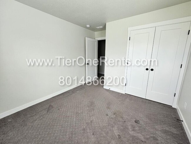 Building Photo - This property offers a NO DEPOSIT option a...