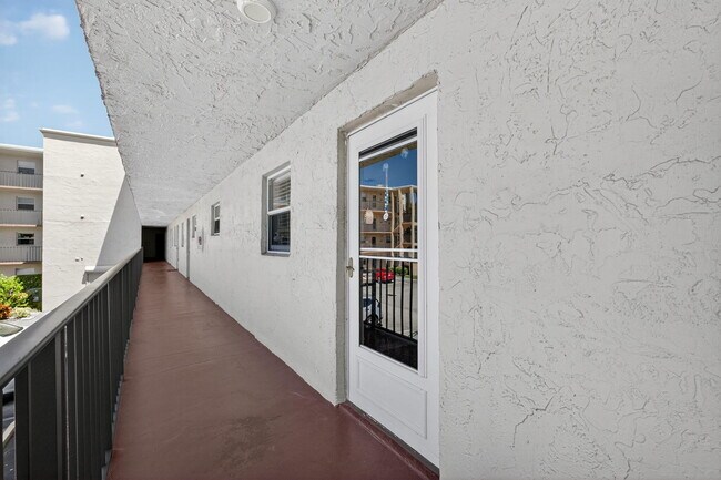 Building Photo - 225 Bonnie Blvd