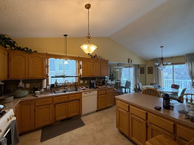 Building Photo - Spacious 5 Bedroom Home in Andover | Finished Walkout | 3-Car Garage