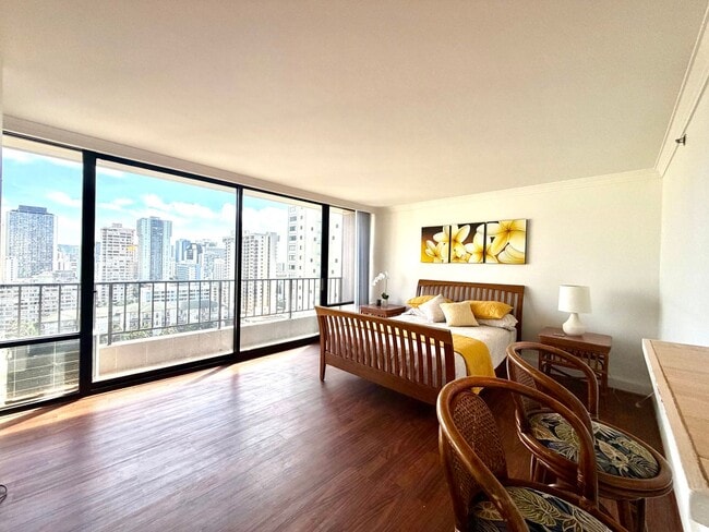 Building Photo - Furnished Studio (Royal Garden at Waikiki)