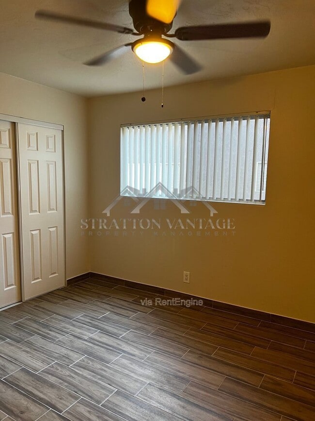 Building Photo - 424 W Brown Rd