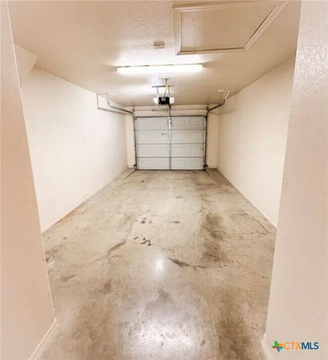 Building Photo - 614 B Karey Dr