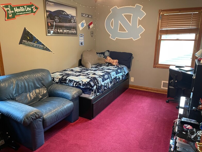 Bedroom - 10909 Russell Ave S