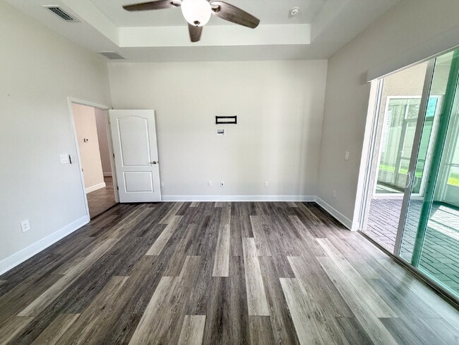 Building Photo - Elegant  2 bed, 2 bath Villa in BridgeWate...