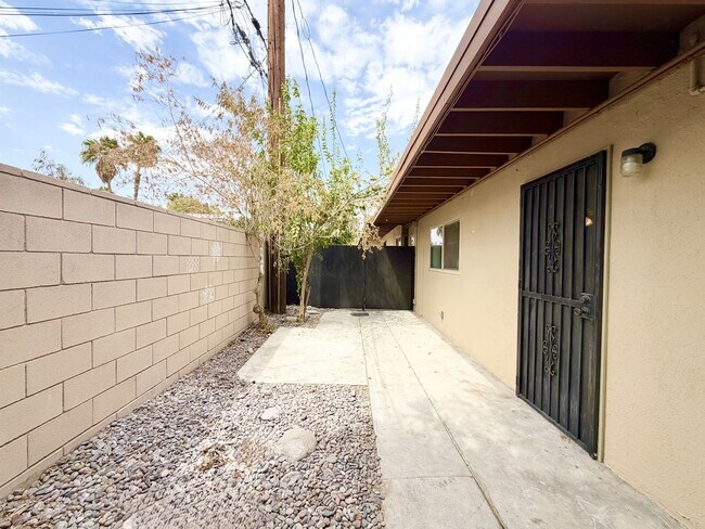 Building Photo - 579 Highland Dr