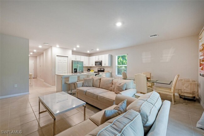 Building Photo - 15201 Wildflower Cir