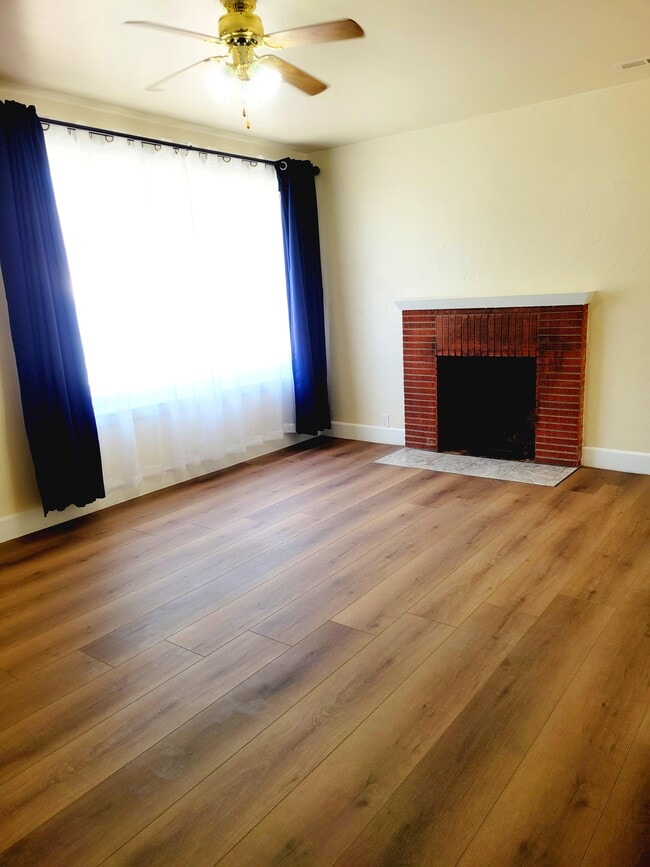 Building Photo - 1308 High St