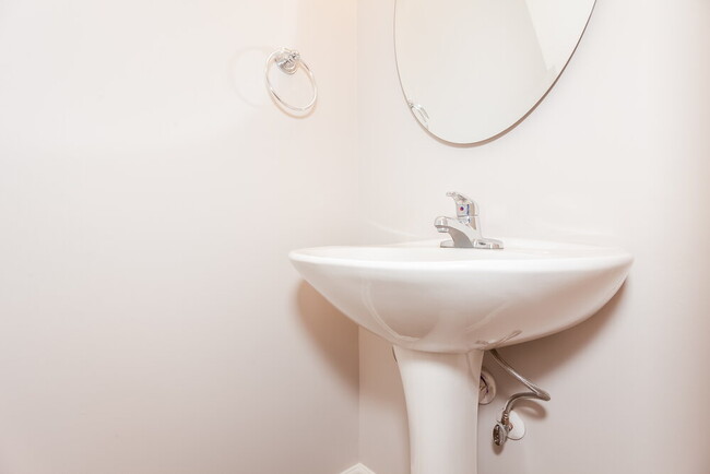 Building Photo - 204 Ravenridge Ct