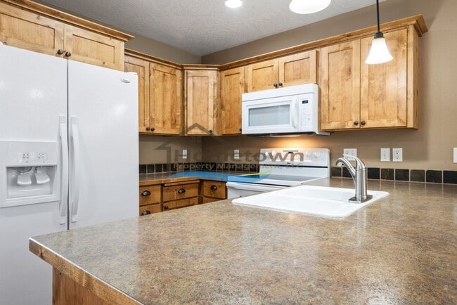 Building Photo - Custom Craftsman Energy Star Home with Gar...