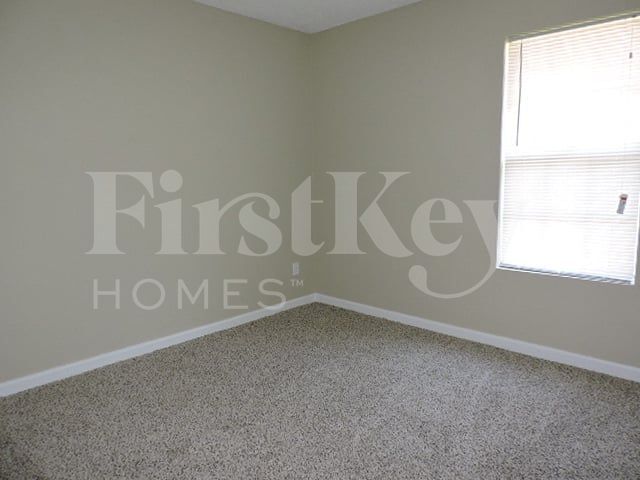 Building Photo - 2631 Parkview Dr