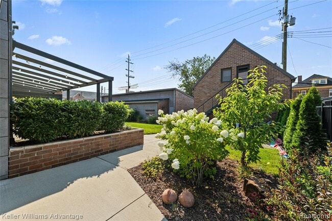 Building Photo - 284 Eliot St