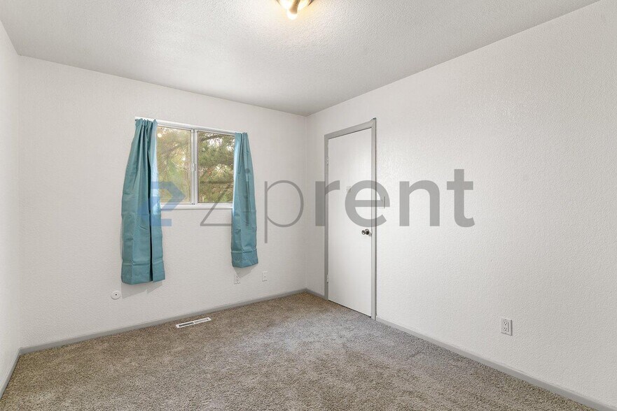 Building Photo - Unit