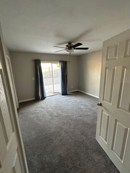 Building Photo - 3502 W Willow Ave