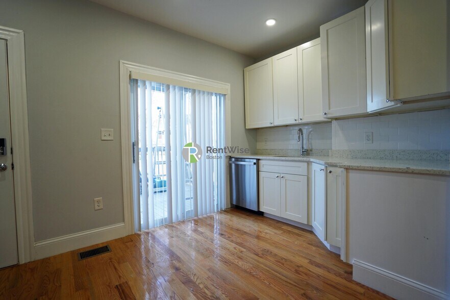 Building Photo - 374 Oxford St