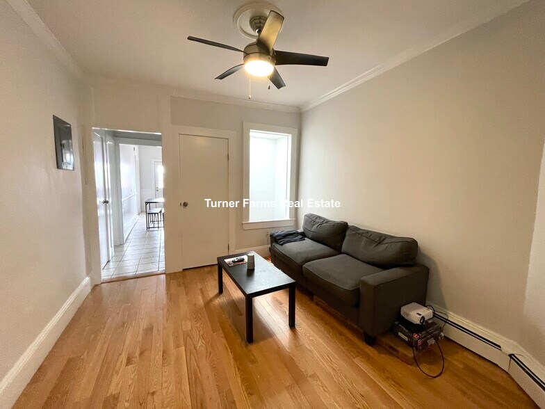 Building Photo - 27 Lambert St