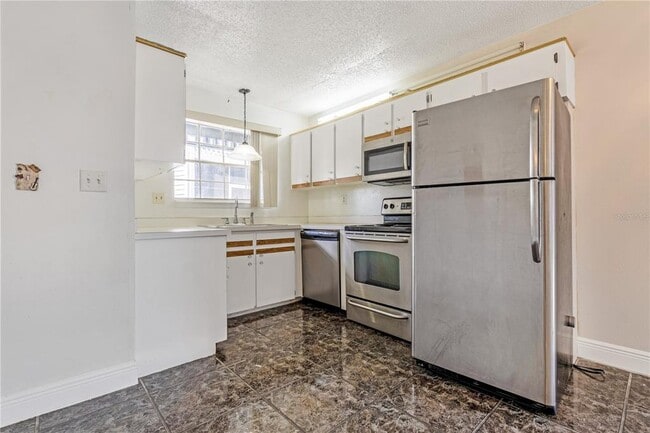 Building Photo - 313 Dirksen Dr